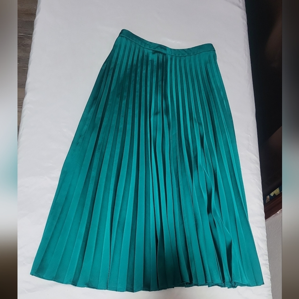 Forever 21 Vibrant Teal A-Line Skirt - Picture 3 of 8